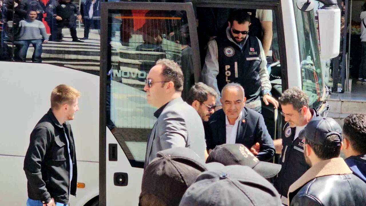 CHP’li eski belediye başkanı ’usülsüzlük’ soruşturmasında adliyede