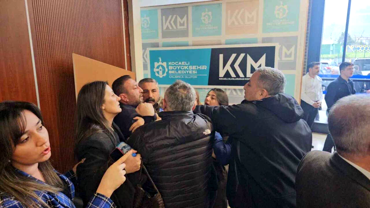 CHP’li meclis üyesinden ağza alınmayacak küfürler