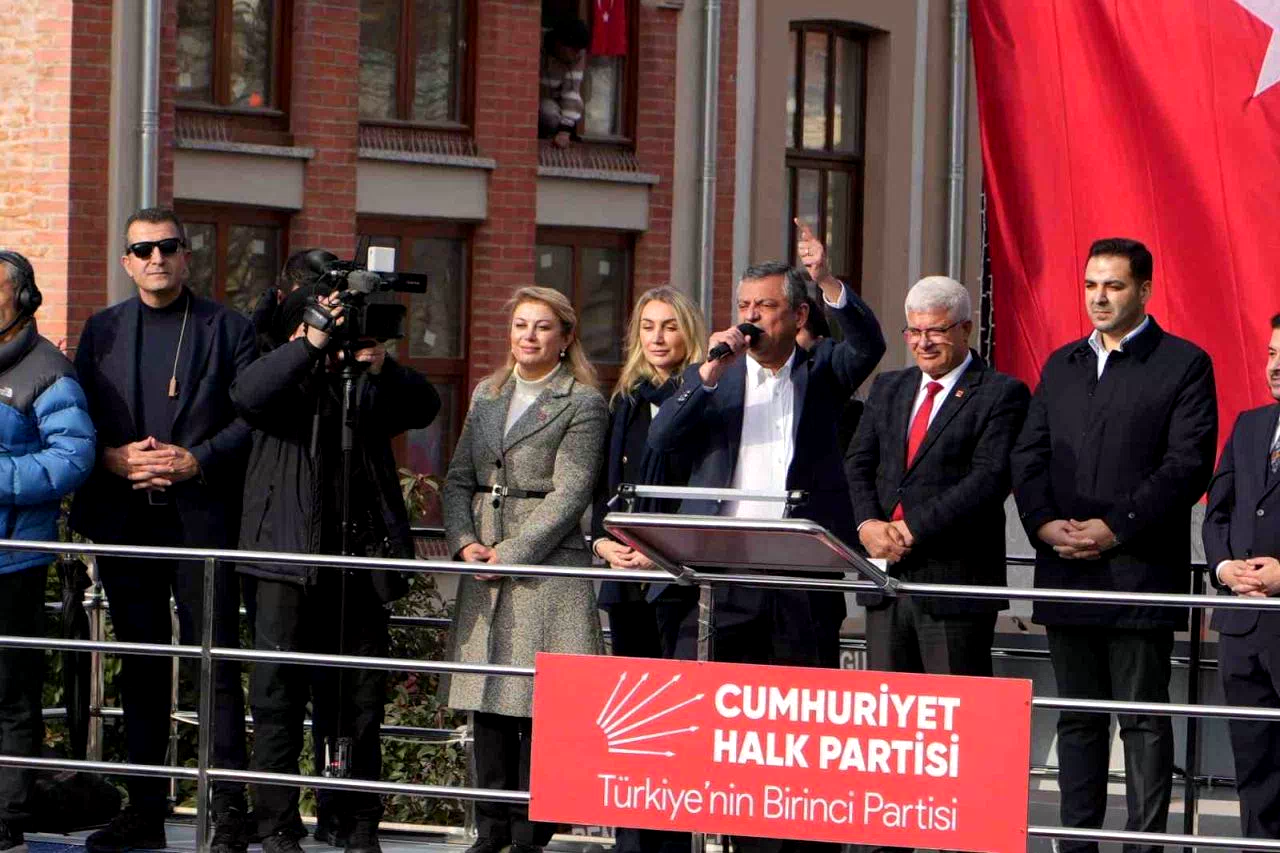 CHP Lideri Özel’den Yunanistan’a övgü, Türkiye’ye eleştiri