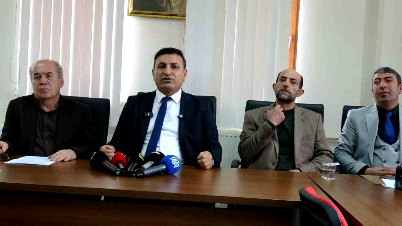CHP, Malatya’da 2 belediye meclis üyesini ihraç etti