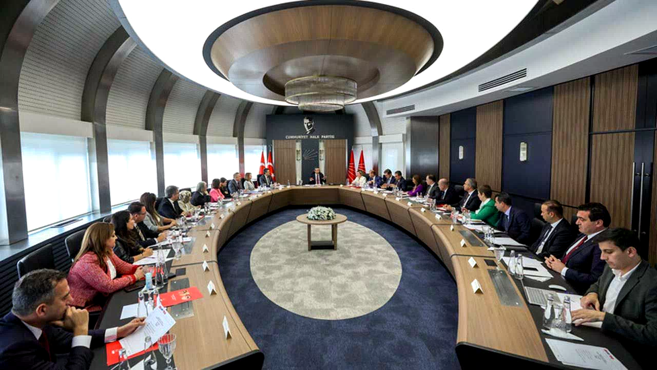 CHP MYK, İmralı'dan gelen silah bırakma çağrısı sonrası olağanüstü toplandı