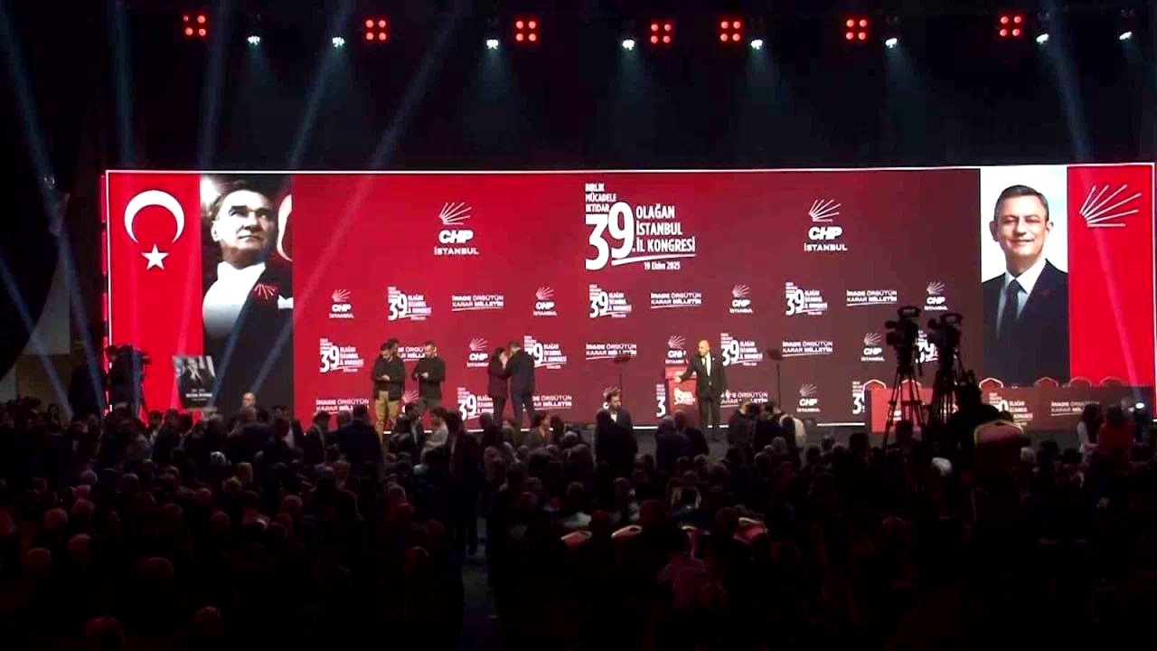 CHP’nin 39. Olağan İstanbul İl Kongresi düzenleniyor