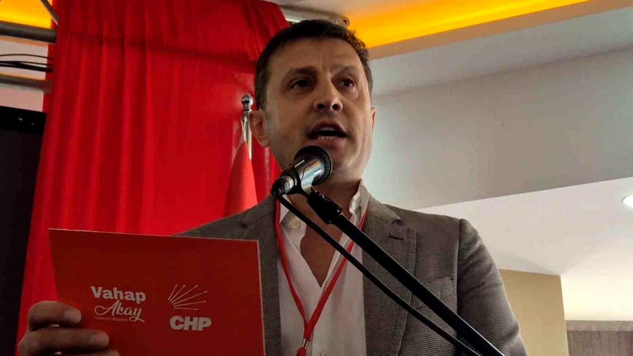CHP Tekirdağ İl Kongresi’nde büyük kriz: “Kovun beni” diyerek salonu terk etti