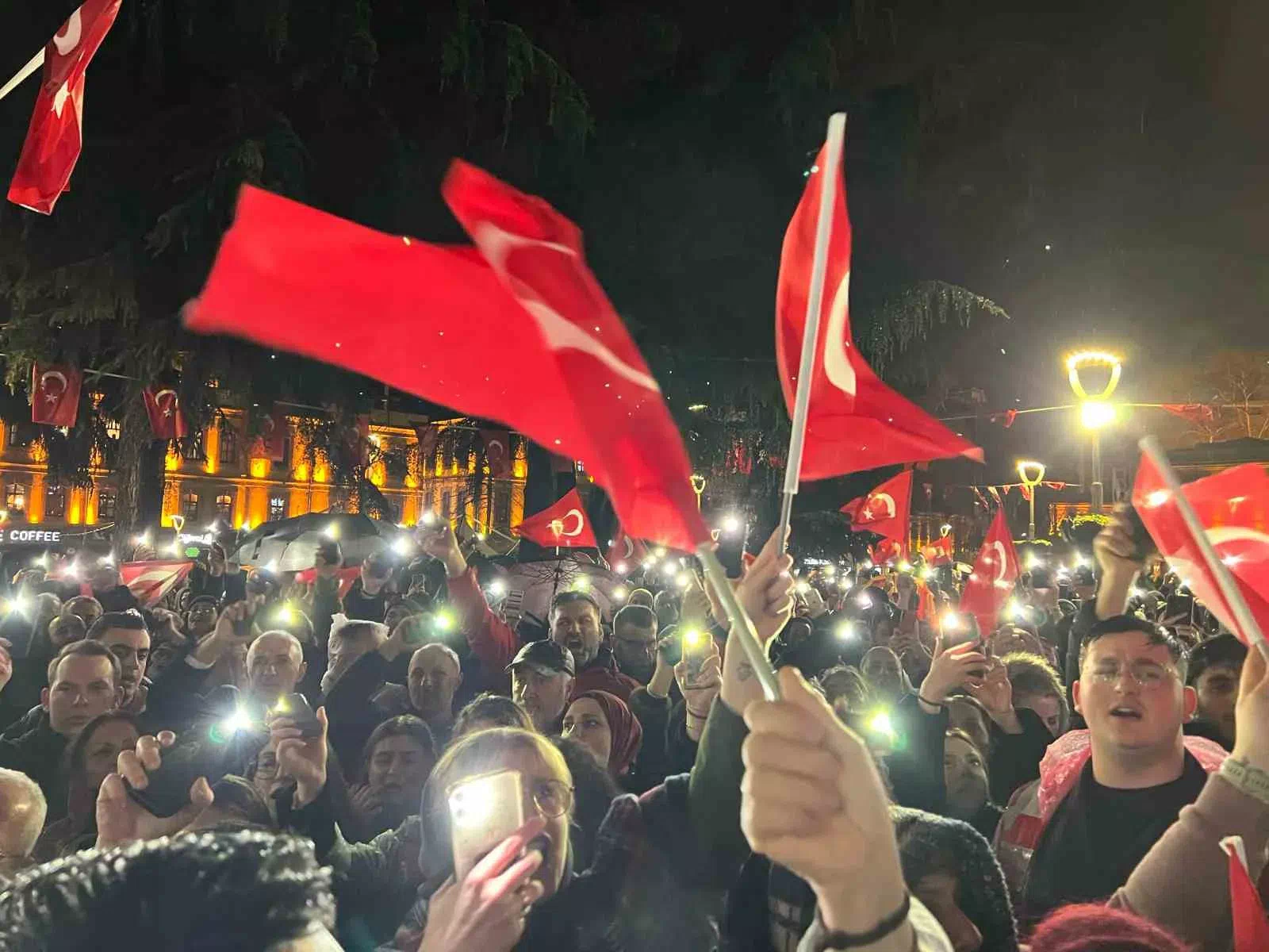CHP Trabzon İl Başkanlığı Üyelerinden İmamoğlu’na Destek Yürüyüşü