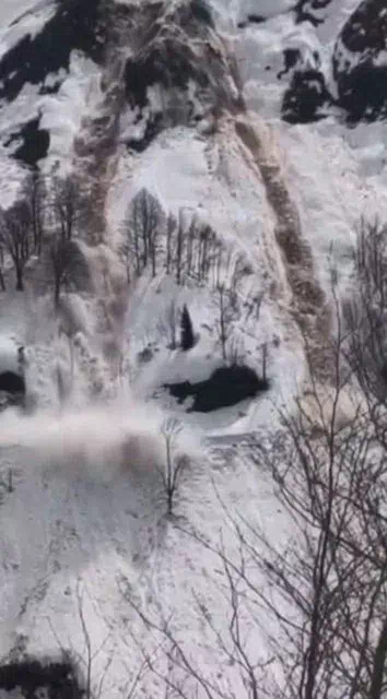 Çığ faciası: Camili’de 6 köy yolu kapandı