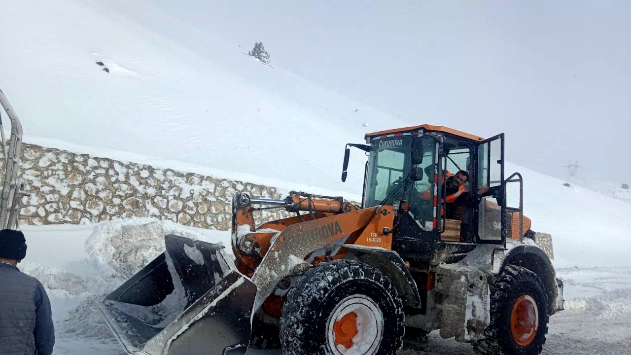 Çığ nedeniyle Aşkale-Bayburt yolu trafiğe kapatıldı