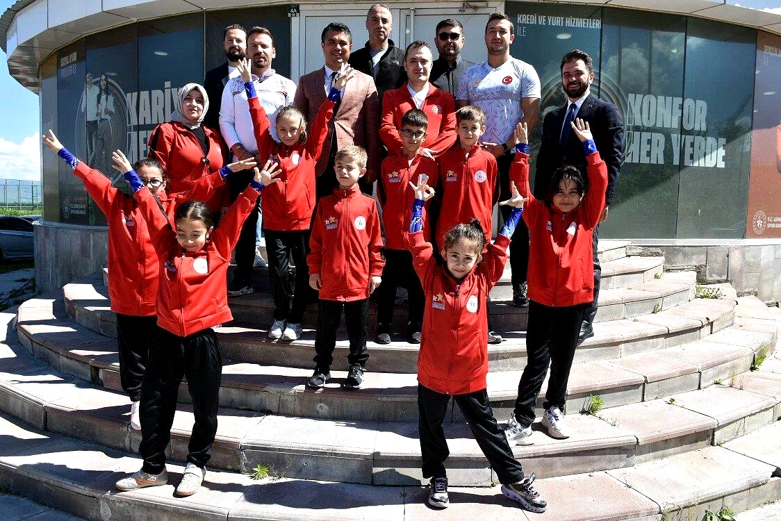 Cimnastikçiler analig yolcusu