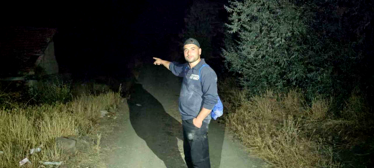 Cinlerin sardığı söylentisi sonrası terk edilen köyde sabahlamak istedi, besmeleler çekerek terk edilmiş evlere girdi