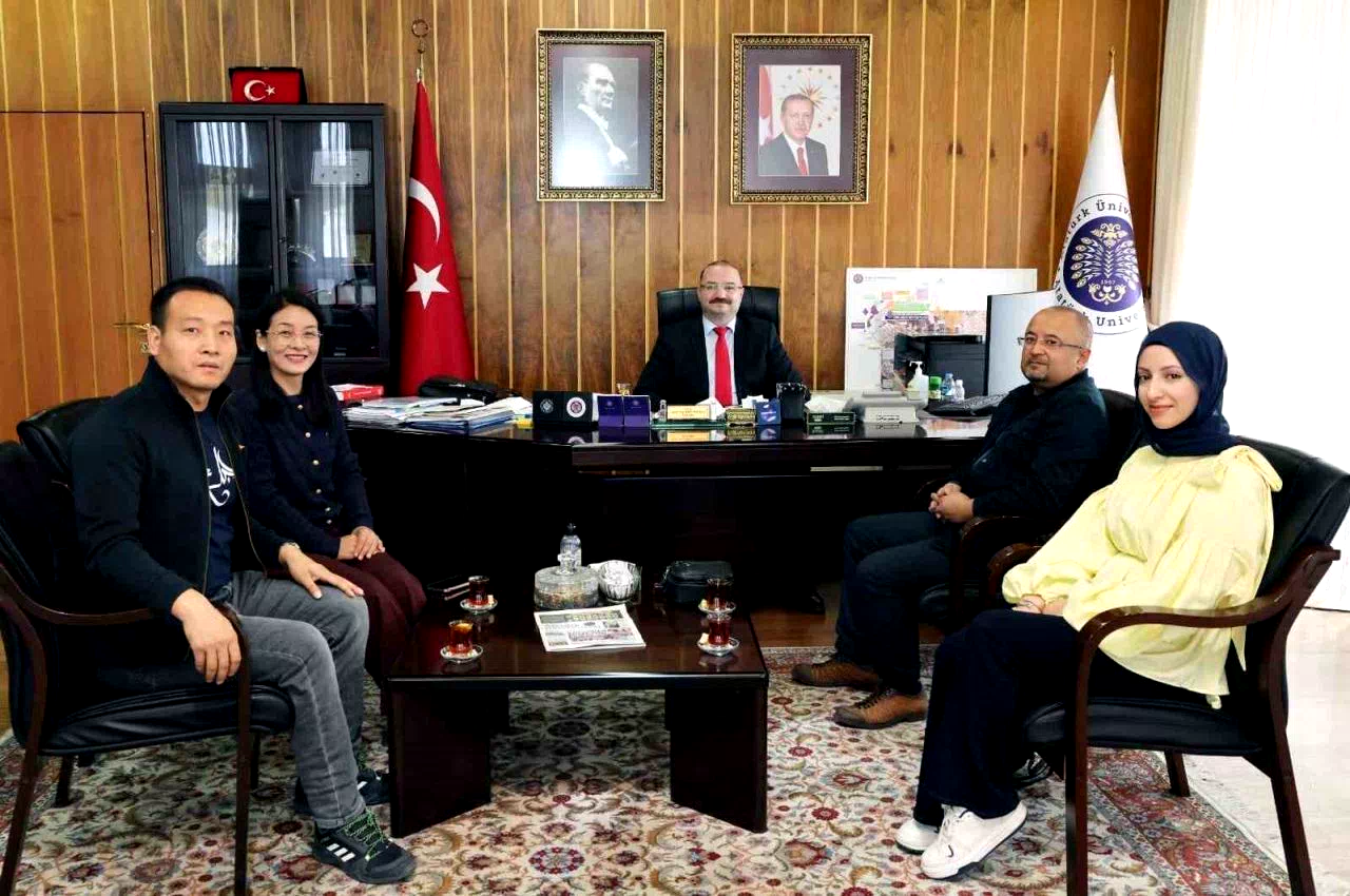 Çinli yatırımcılar Erzurum Teknokent’te incelemelerde bulundu