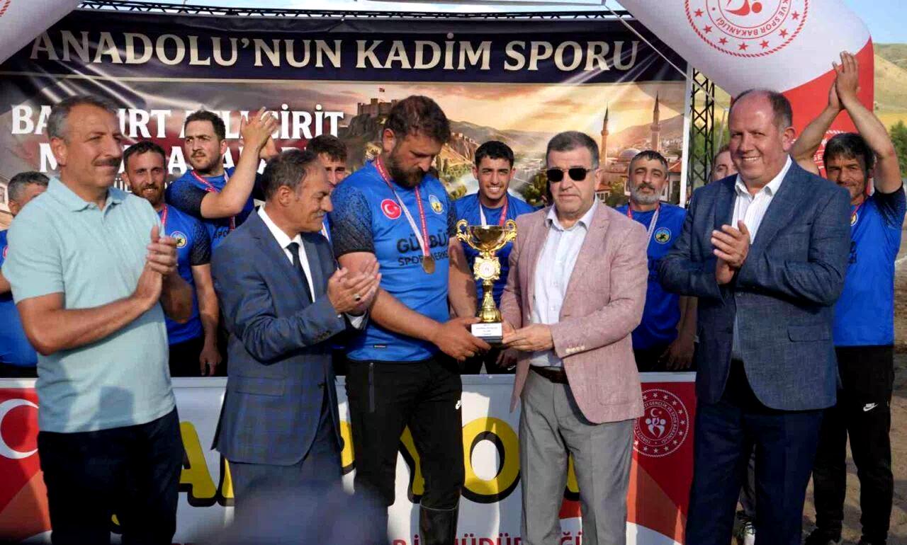 Cirit finalinde geri dönüş: 7 puan geriden geldi, yarım puan farkla Bayburt şampiyonu oldu