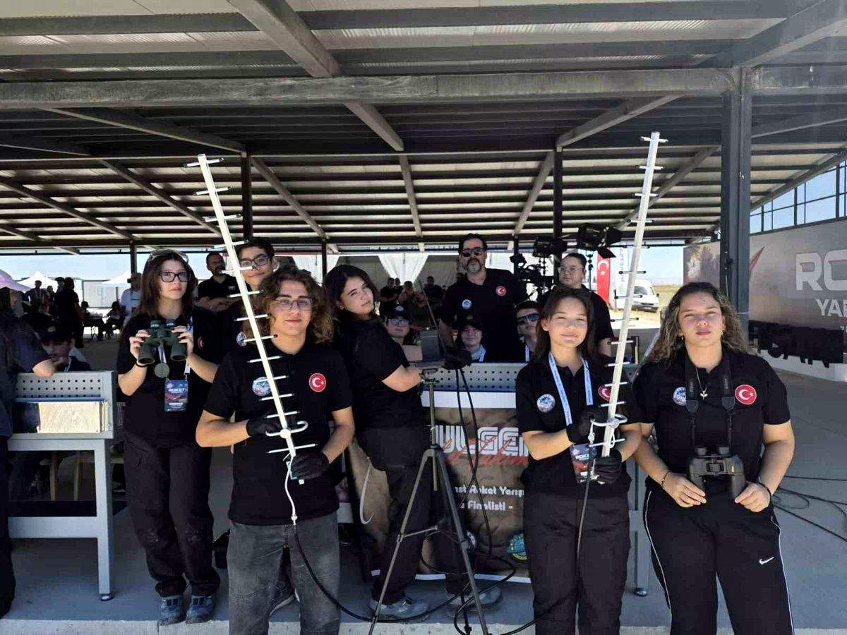 Çivrilli öğrencilerin roketi başarılı bir uçuş gerçekleştirdi