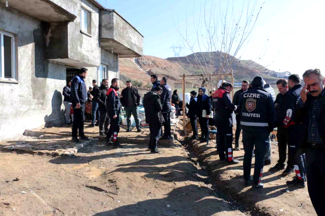 Cizre’de facianın eşiğinden dönüldü: Dev kayalar evi yerle bir etti