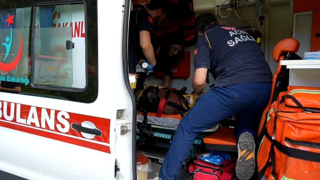 Çocuğunu kurtarmak için suya atlayan anne hayatını kaybetti