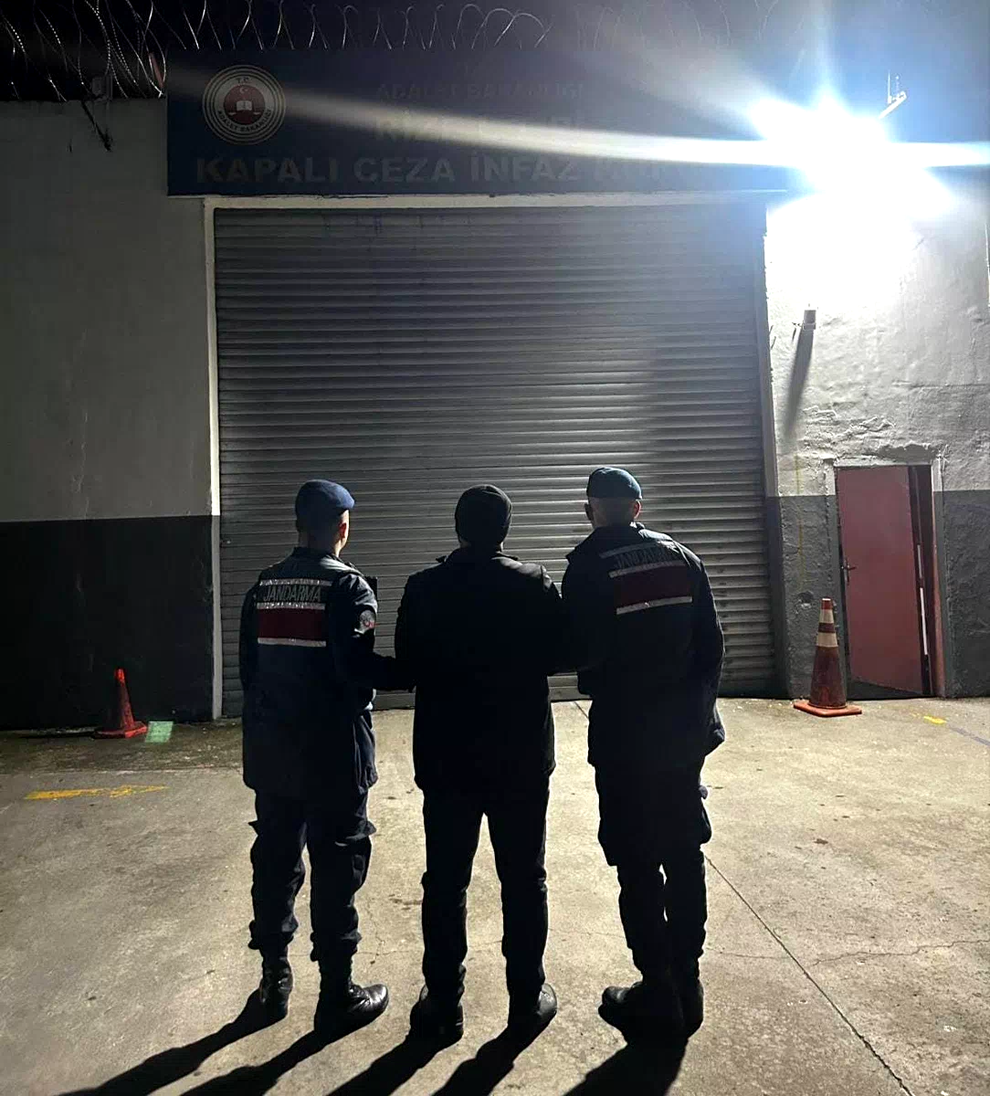 Çocuk istismarından aranan şahıs yakalanarak cezaevine gönderildi