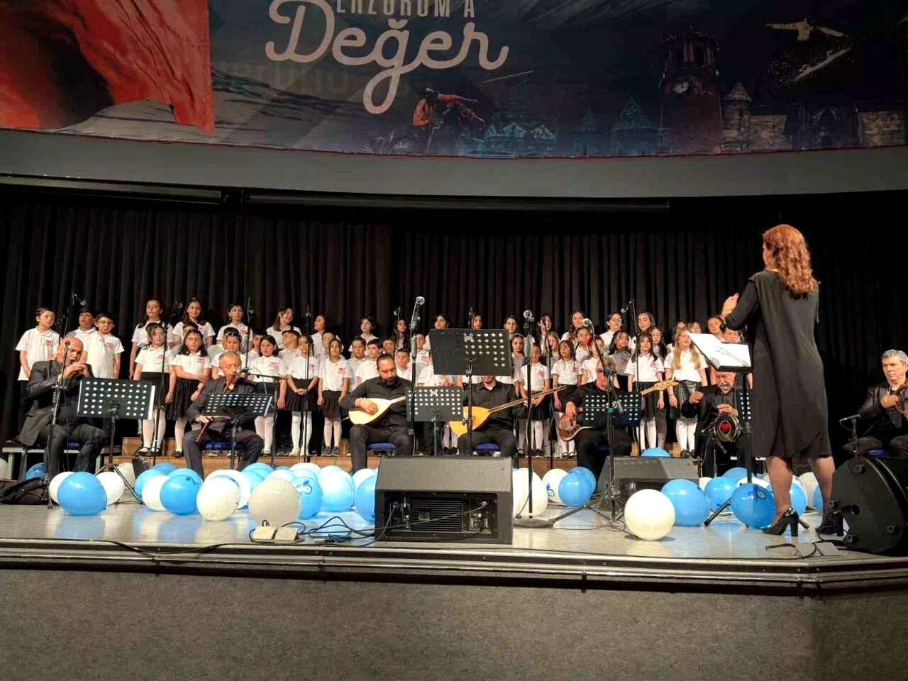 Çocuk korosundan muhteşem konser