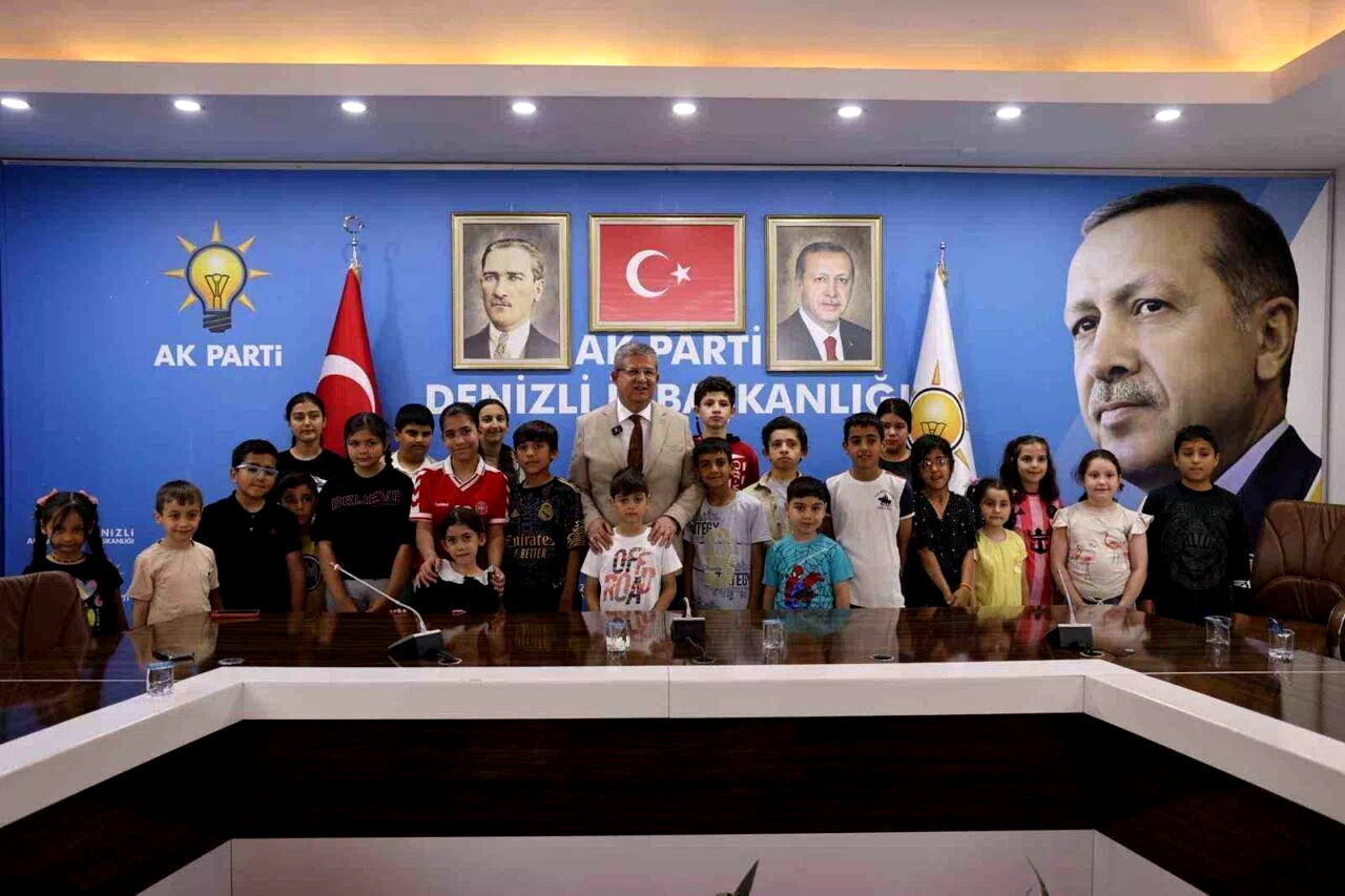 Çocuklar bayram coşkusunu AK Parti Denizli İl Başkanlığında yaşadı
