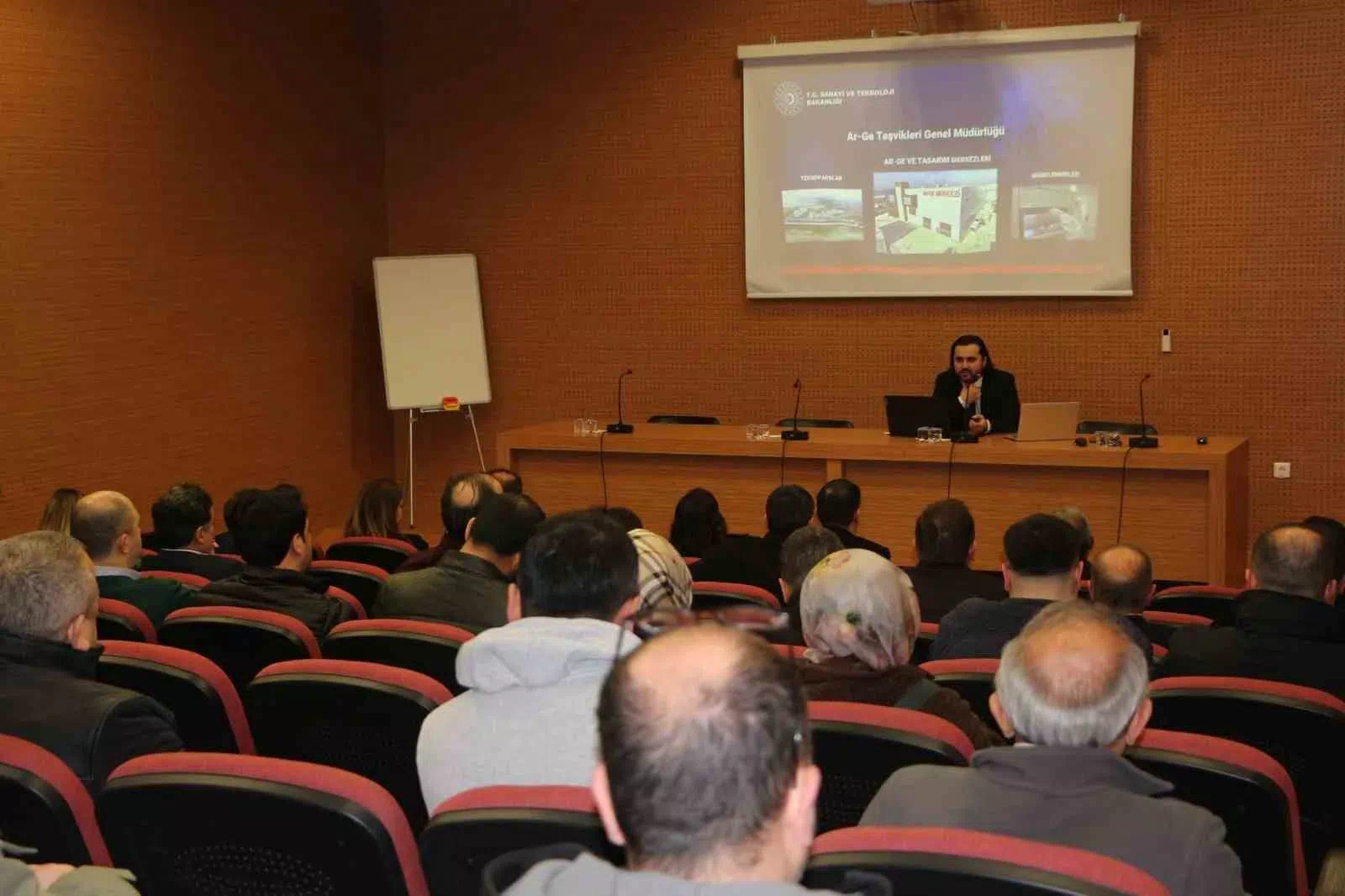 Çorum Teknokent’te “AR-GE ve Tasarım Merkezleri Destek ve Teşvikleri” konulu toplantı düzenlendi.