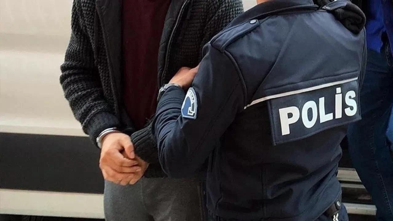 Cumhurbaşkanı Erdoğan'a ailesine hakaret eden 41 zanlı yakalandı
