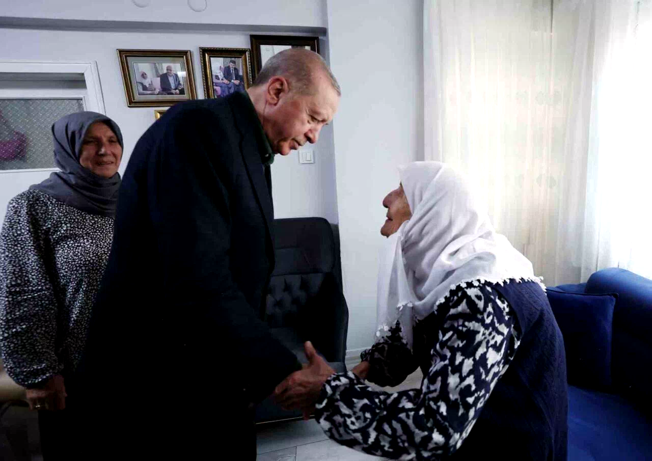 Cumhurbaşkanı Erdoğan, 99 yaşındaki şehit annesini ziyaret etti