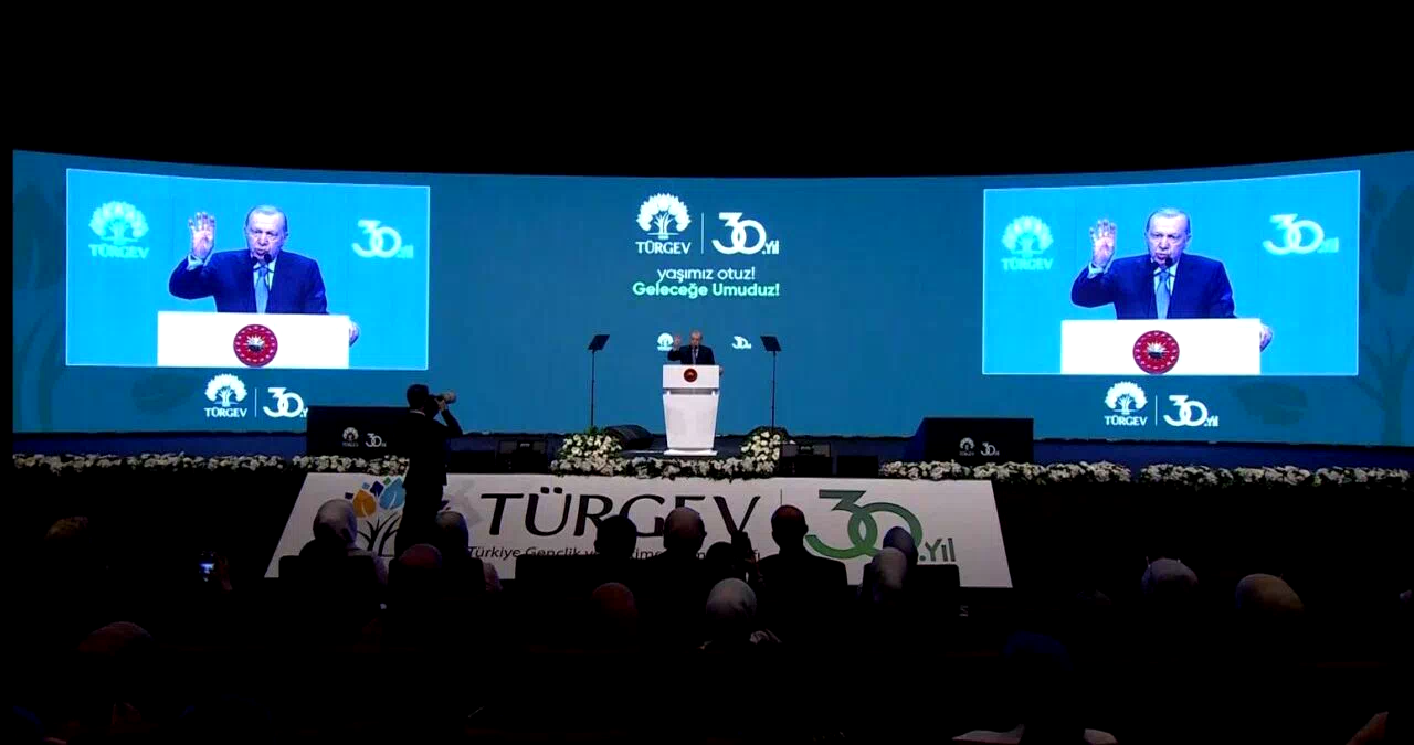 Cumhurbaşkanı Erdoğan: “Akışa yön veren bir gençlik yetiştireceğiz”