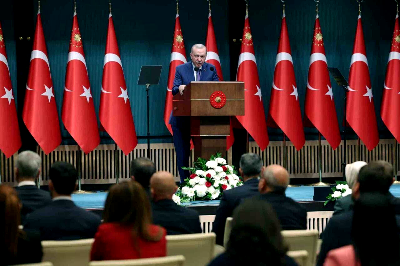 Cumhurbaşkanı Erdoğan: “Ana muhalefet partisi içindeki tartışmaların hiçbiri bizi ilgilendirmiyor”