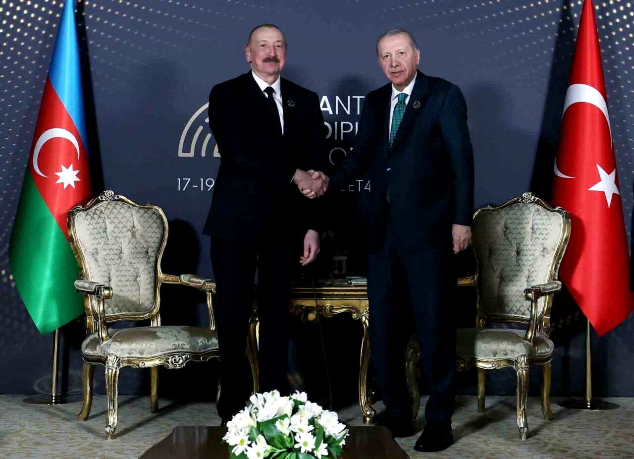 Cumhurbaşkanı Erdoğan, Azerbaycan Cumhurbaşkanı Aliyev ile bir araya geldi
