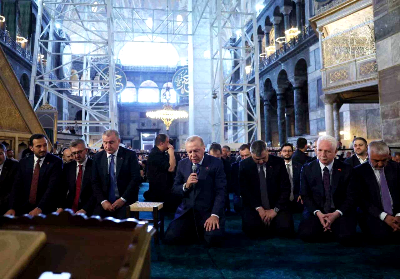 Cumhurbaşkanı Erdoğan, cuma namazını Ayasofya Camii’nde kıldı, Kur’an-ı Kerim okudu