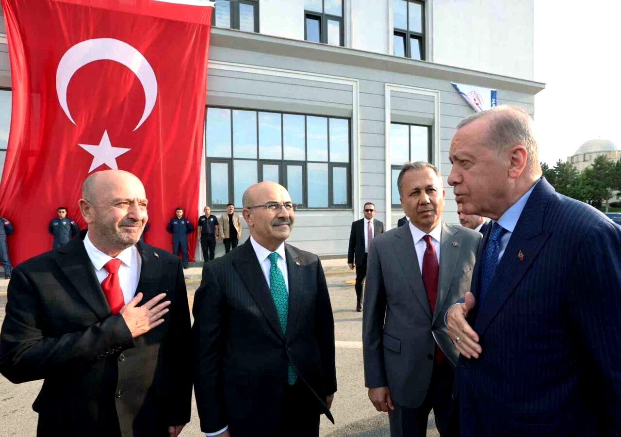Cumhurbaşkanı Erdoğan: “Devletine ihanet edenler, milletine kurşun sıkanlar, ruhunu 1 dolara satan alçaklar bunun bedelini mutlaka ödeyecekler”