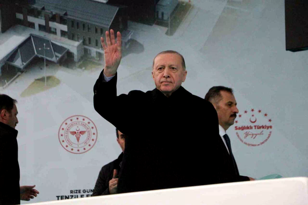Cumhurbaşkanı Erdoğan: “Etrafımızda füzeler uçuşuyor ama ana muhalefetin umurunda bile değil”