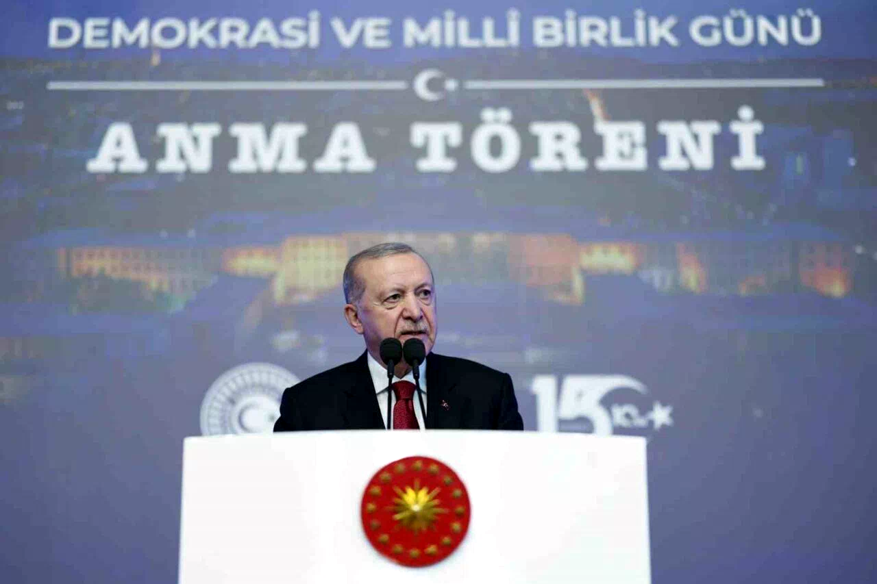 Cumhurbaşkanı Erdoğan: “FETÖ’cü teröristler, yeminli Türkiye düşmanlarına hizmetkar olmayı sürdürüyorlar”