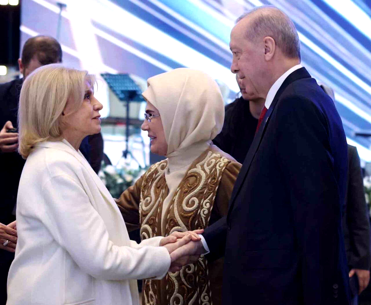Cumhurbaşkanı Erdoğan: “Her kim, kadına ve çocuğa şiddet uyguluyorsa, zulmediyorsa insanlıktan nasibini almamış demektir”