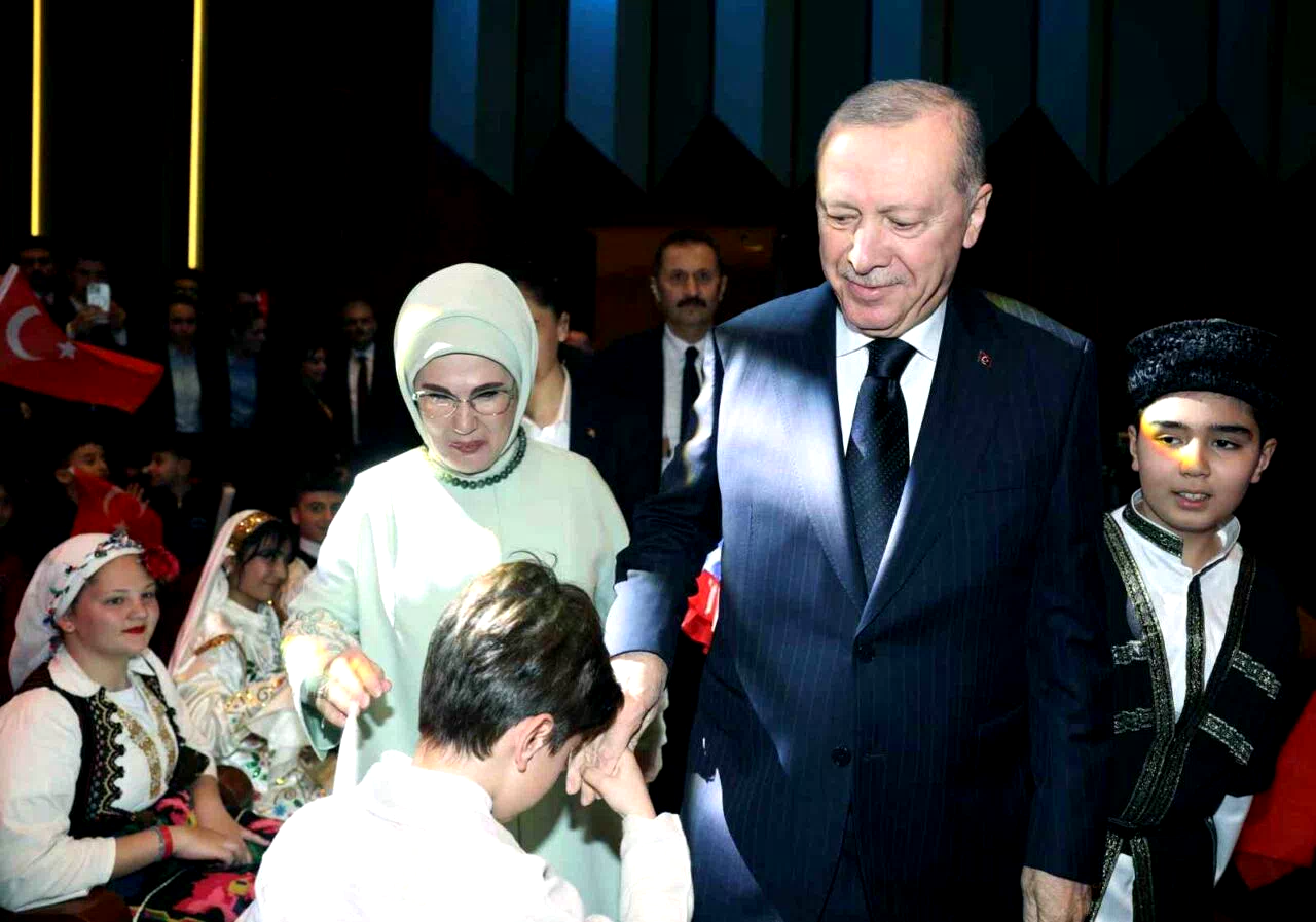 Cumhurbaşkanı Erdoğan: “İnsanlık zincirinin ebediyet halkası olan siz çocuklarımız geleceğimizi şekillendireceksiniz”
