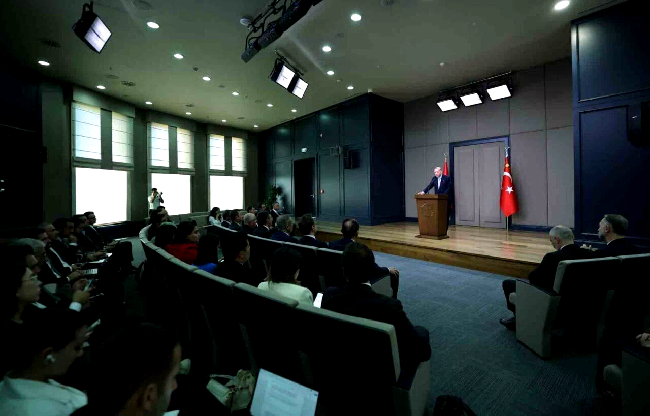 Cumhurbaşkanı Erdoğan: “(İsrail İran savaşına ilişkin)Taraflar arasında ateşkes sağlanmasına dair mutabakata ulaşıldığı haberini memnuniyetle karşılıyoruz”