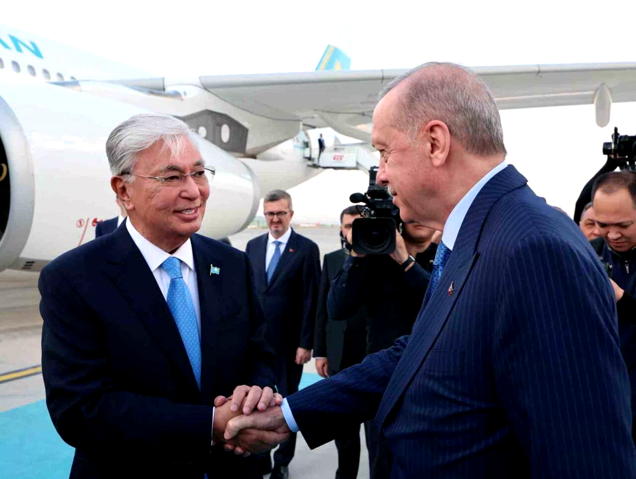 Cumhurbaşkanı Erdoğan, Kazakistan Cumhurbaşkanı Tokayev’i resmi törenle karşıladı