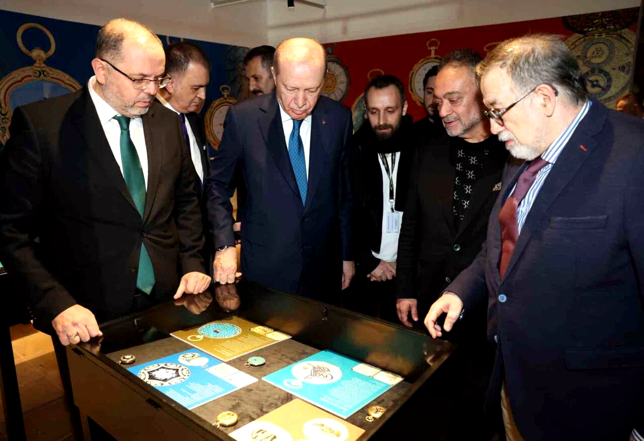 Cumhurbaşkanı Erdoğan, ‘Muhteşem Cep Saatleri Koleksiyonu’ sergisini gezdi