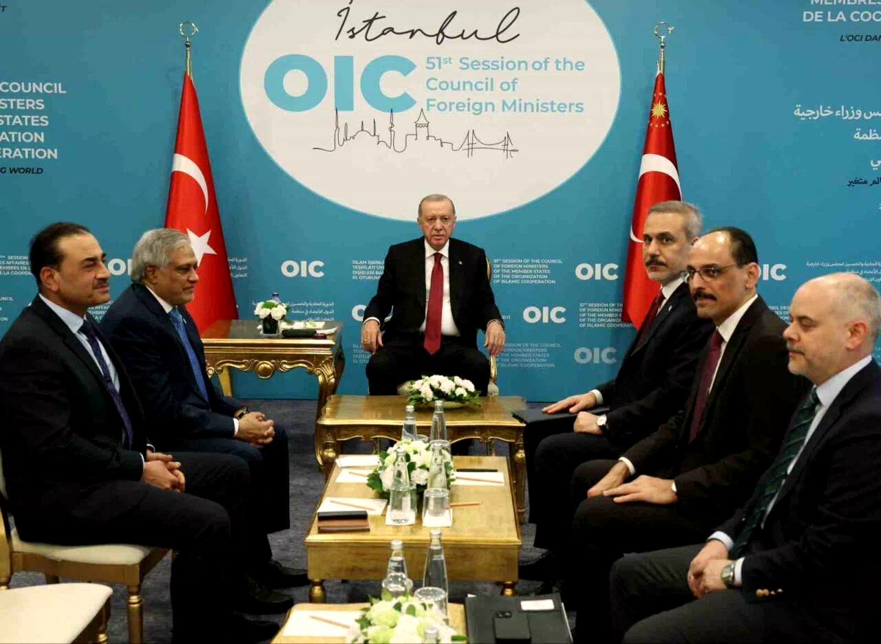 Cumhurbaşkanı Erdoğan, Pakistan Dışişleri Bakanı Dar ve Pakistan Kara Kuvvetleri Komutanı Munir’i kabul etti