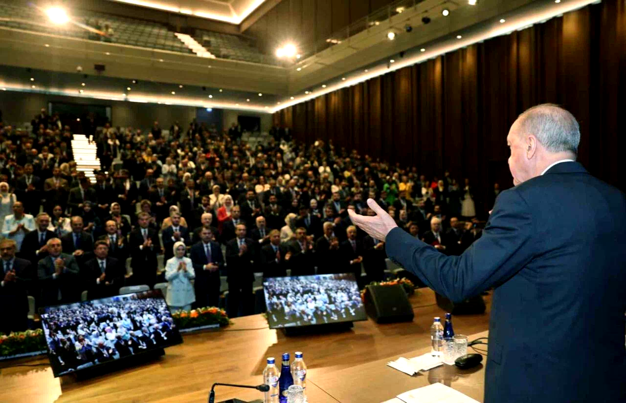 Cumhurbaşkanı Erdoğan: “Resulullah Efendimize ve diğer peygamberlerimize küstahlık edenler bunun hesabını hukuk önünde vereceklerdir, biz bunun takipçisi olacağız”