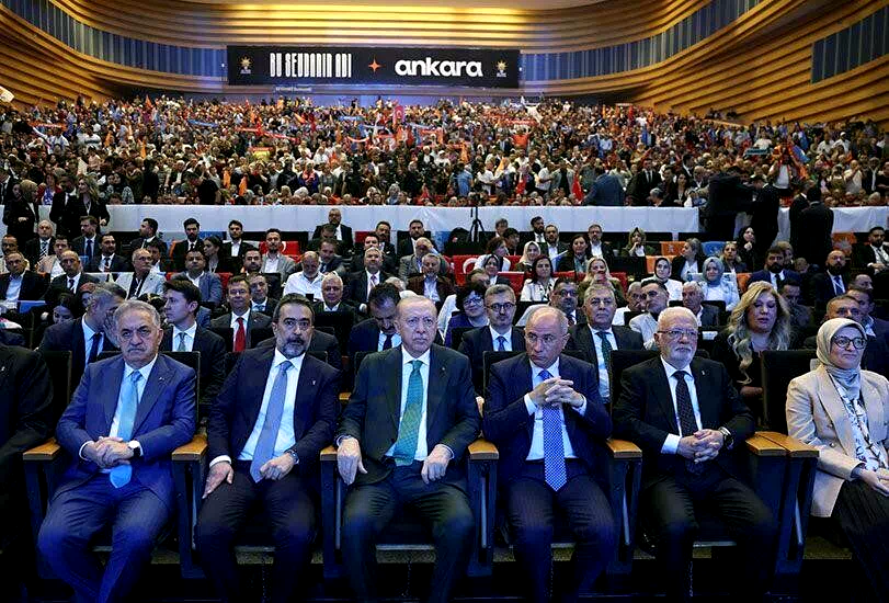 Cumhurbaşkanı Erdoğan: “Siyasi rakiplerimiz koltuk kavgası verirken biz Türkiye’yi geleceğe hazırlamanın mücadelesini veriyoruz”