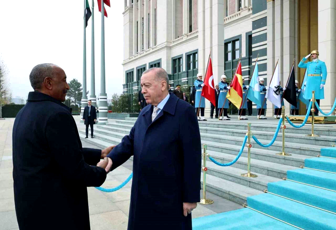 Cumhurbaşkanı Erdoğan, Sudan Egemenlik Konseyi Başkanı el Burhan’ı resmi törenle karşıladı