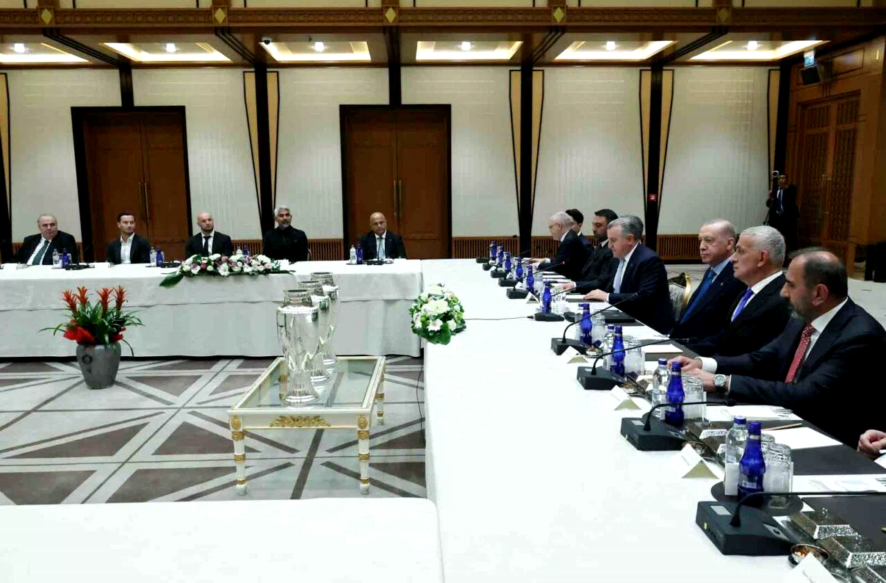 Cumhurbaşkanı Erdoğan, Süper Lig’e yükselen 3 futbol kulübünün başkanlarını kabul etti