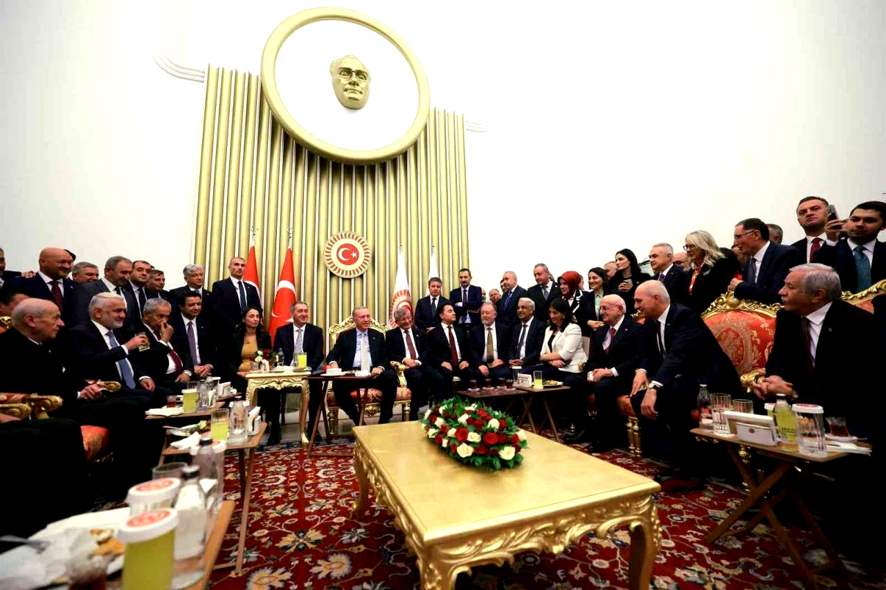 Cumhurbaşkanı Erdoğan, TBMM’de parti lideriyle buluştu
