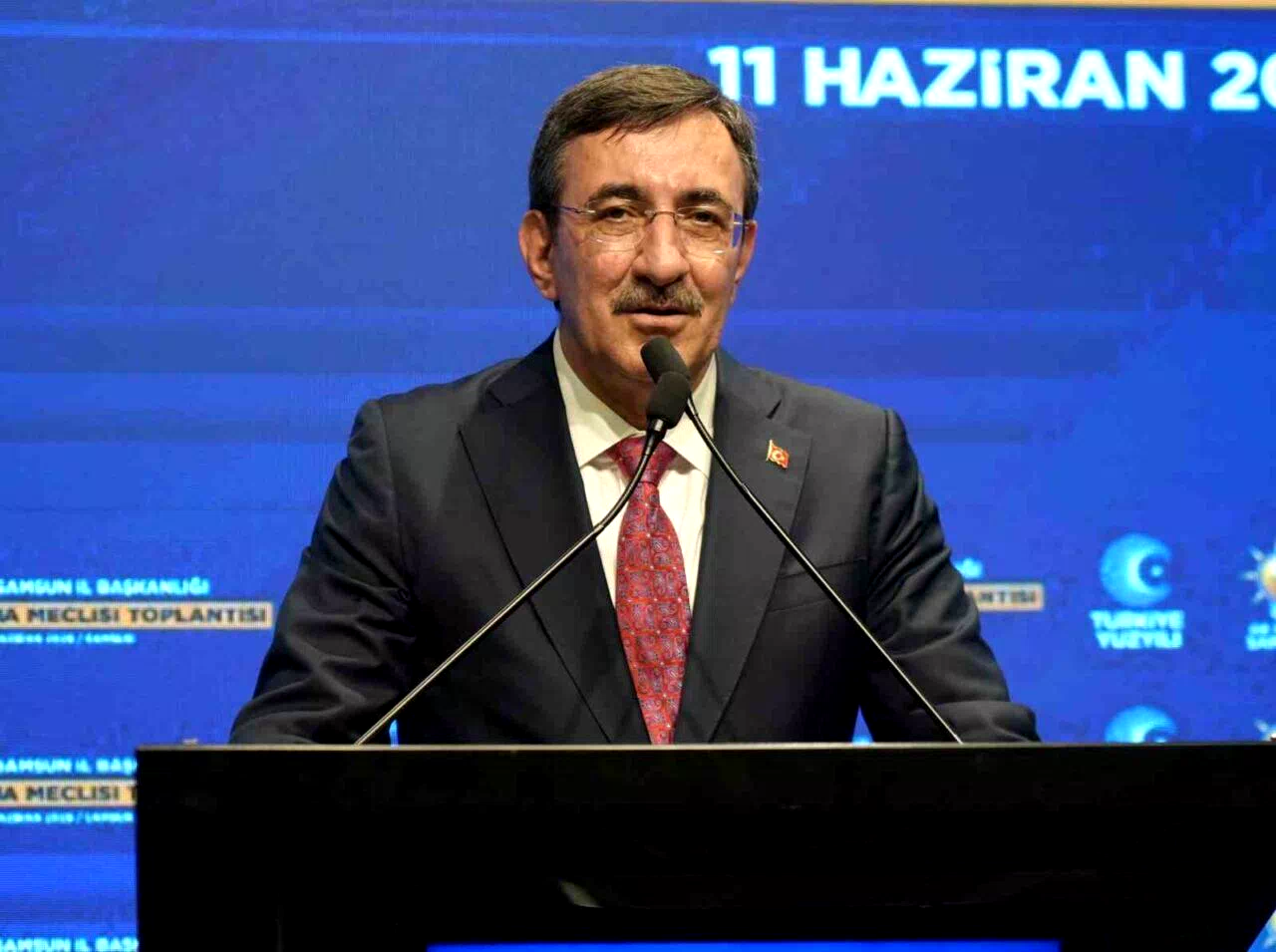 Cumhurbaşkanı Yardımcısı Yılmaz: “Bir taraftan büyümeye devam ederken, enflasyonu düşürmek için de yoğun gayret içindeyiz”