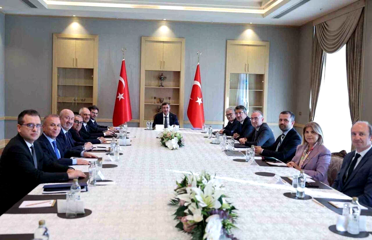 Cumhurbaşkanı Yardımcısı Yılmaz, Cumhurbaşkanlığı Ekonomi Politikaları Kurulu üyeleriyle bir araya geldi