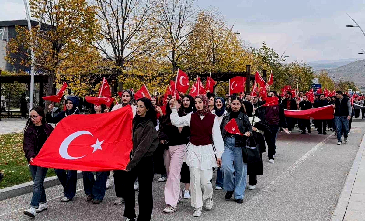 Cumhuriyet Bayramı dolayısıyla bayrak yürüyüşü düzenlendi