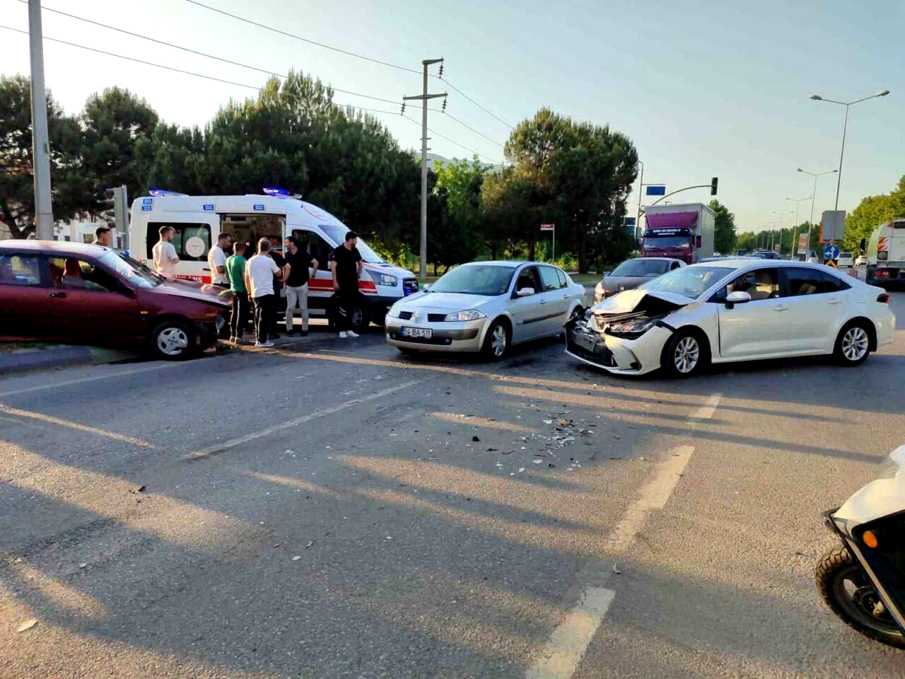 D-650’de iki otomobil kafa kafaya çarpıştı: 1 yaralı