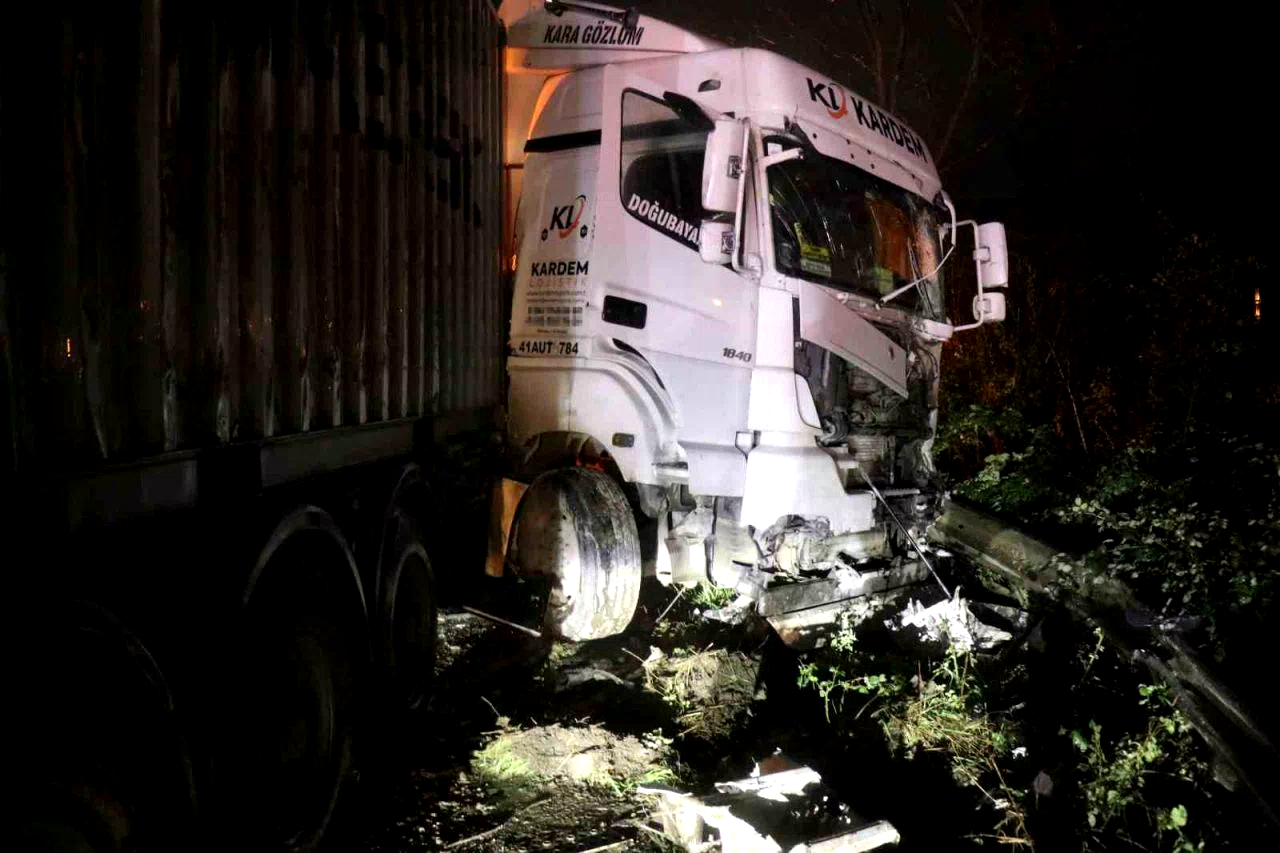 D-650 kara yolunda zincirleme kaza: 12 yaralı