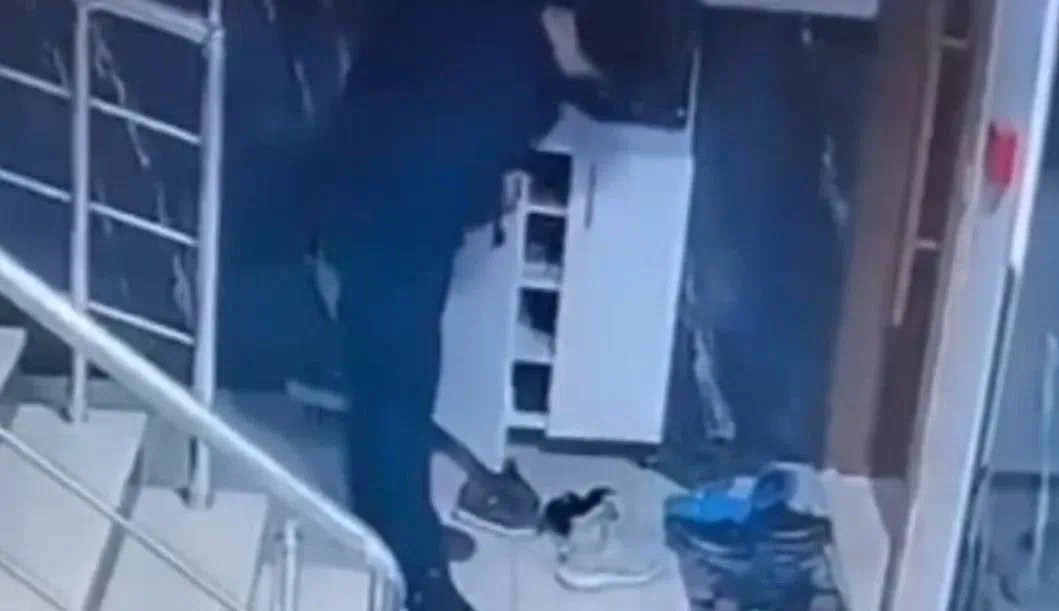Darıca’da Hırsızlık Şüphelisi Ayakkabıları İnceleyerek Çaldı