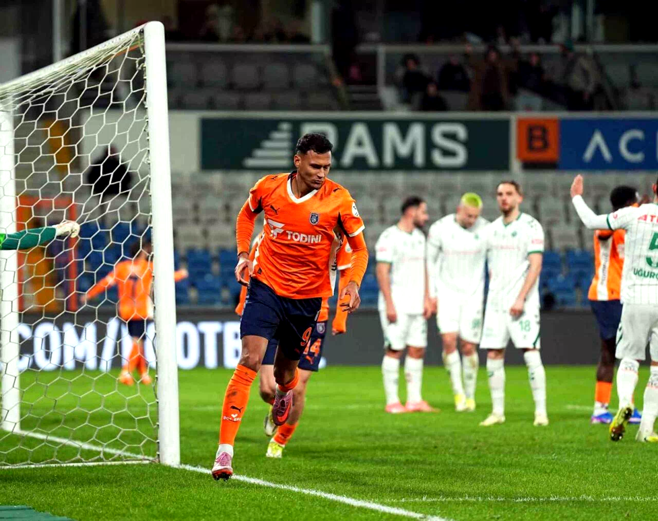 Davie Selke, son 6 haftada 6. golünü kaydetti