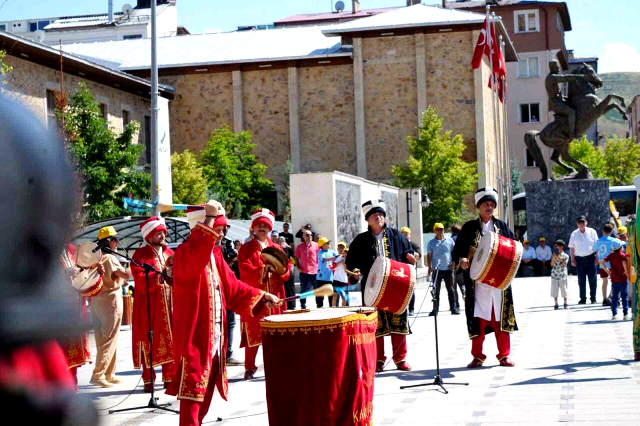 Dede Korkut 29. Uluslararası Kültür ve Sanat Şölenleri renkli görüntülere sahne oldu