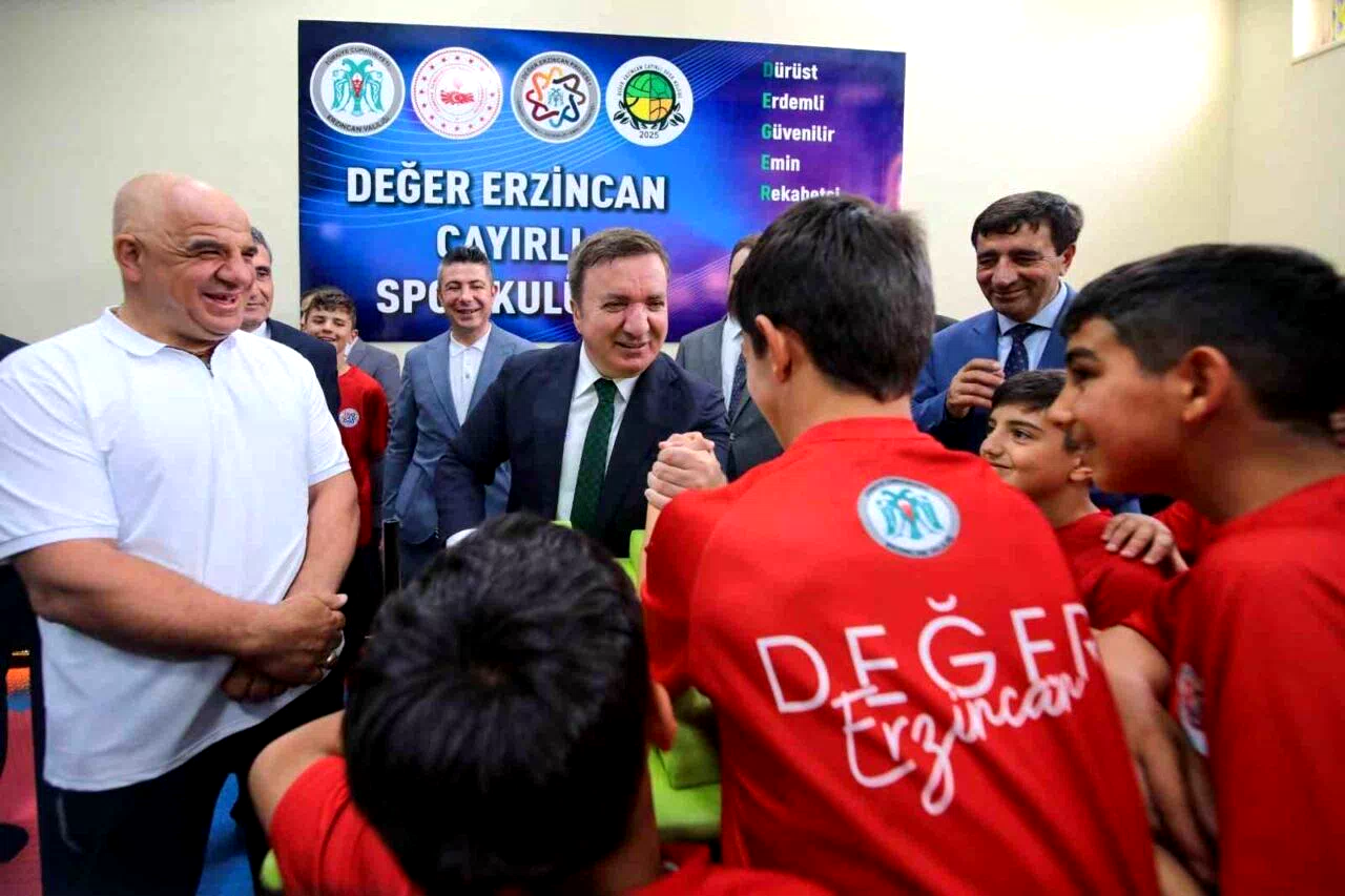 Değer Erzincan Çayırlı Spor Kulübü’nün açılışını gerçekleştirildi